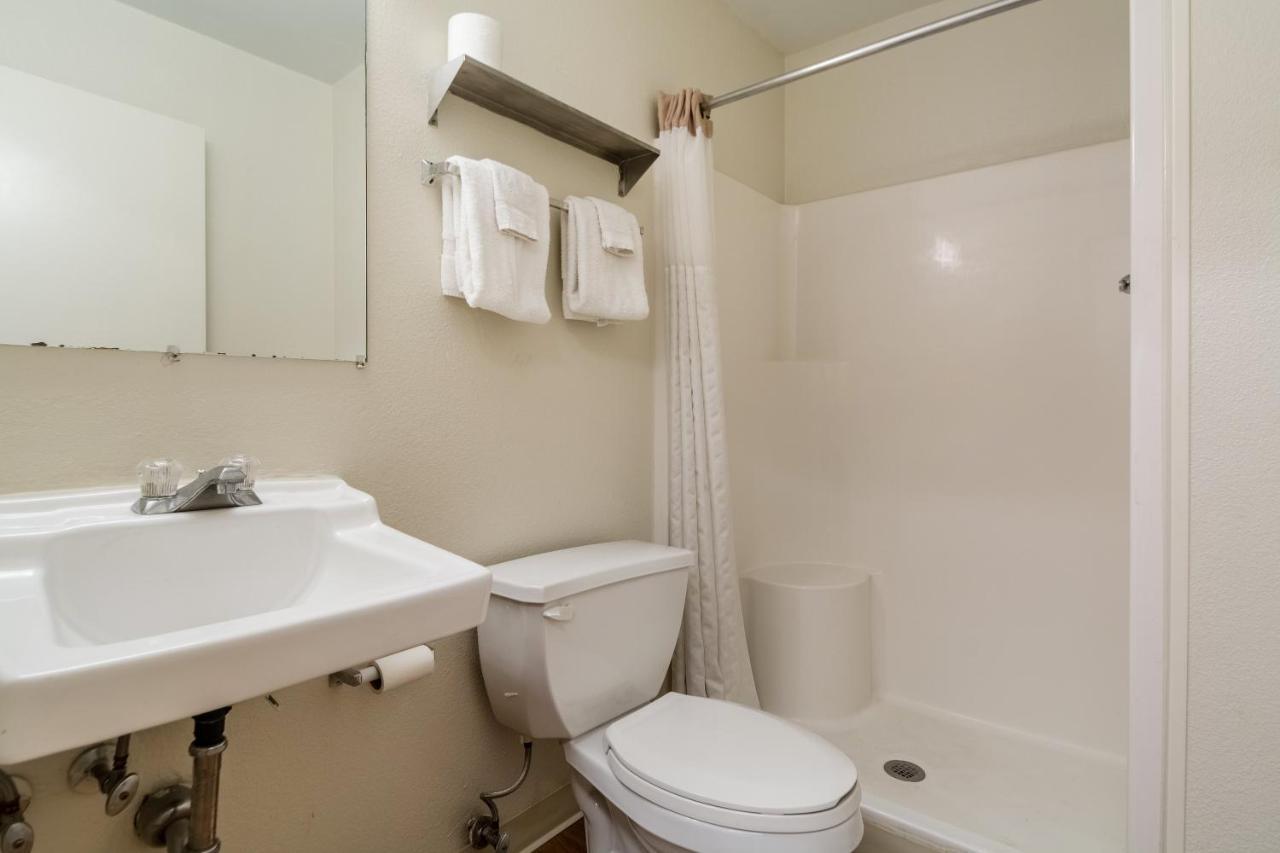 Hometowne Studios By Red Roof Denver - Lakewood West Экстерьер фото